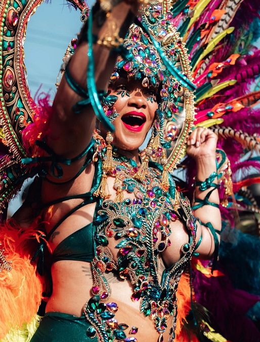 © Instagram @lislopees  |  Rihanna al carnevale di Barbados 