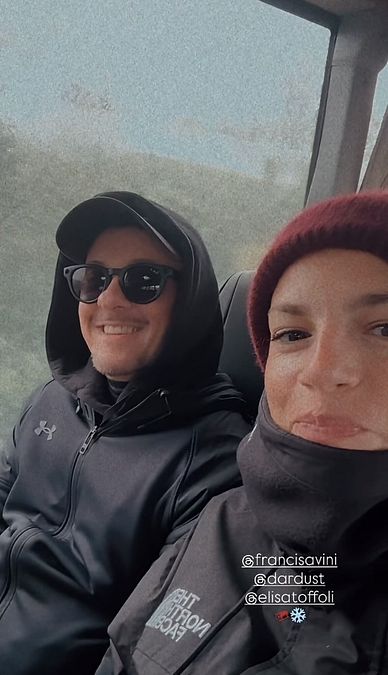 © Instagram @real_brown  | Emma e Elisa in vacanza in Islanda con amici