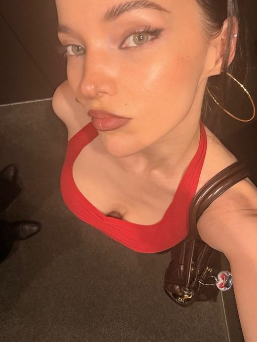© Instagram @dovecameron  | Dove Cameron in vacanza con gli amici