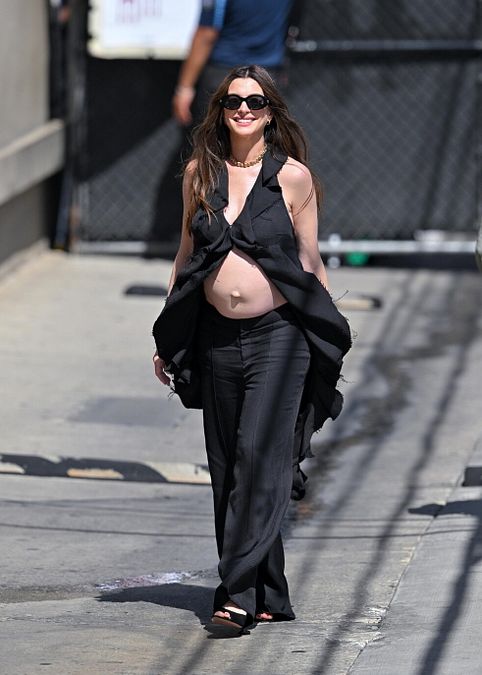 © IPA  | Anne Hathaway alla prima mondiale del film "The End of Oak Street" a Los Angeles
