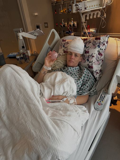 © Instagram  | Busy Philipps dopo l'operazione al cervello