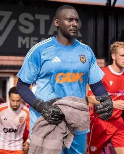 © Dal web  |  George Desmond Kamurasi prima di una partita con i SE Dons