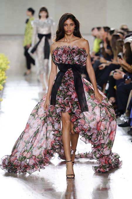 © Catwalk Pictures  | Sfilate New York Fashion Week SS27, i best look romantici: Carolina Herrera
