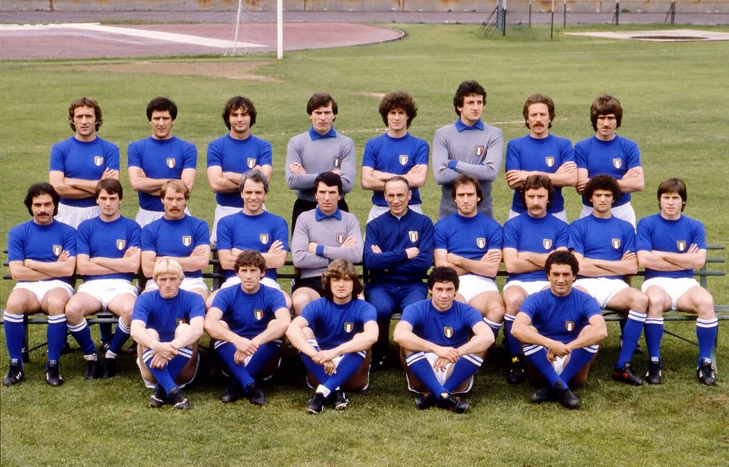 © italyphotopress  | La Nazionale per l'Europeo 1980, giocato proprio in Italia: nella fila più in basso il secondo da sinistra è Franco Baresi, il quarto il fratello Giuseppe. Ma nessuno dei due giocò neppure un minuto. L'Italia chiuse quarta.