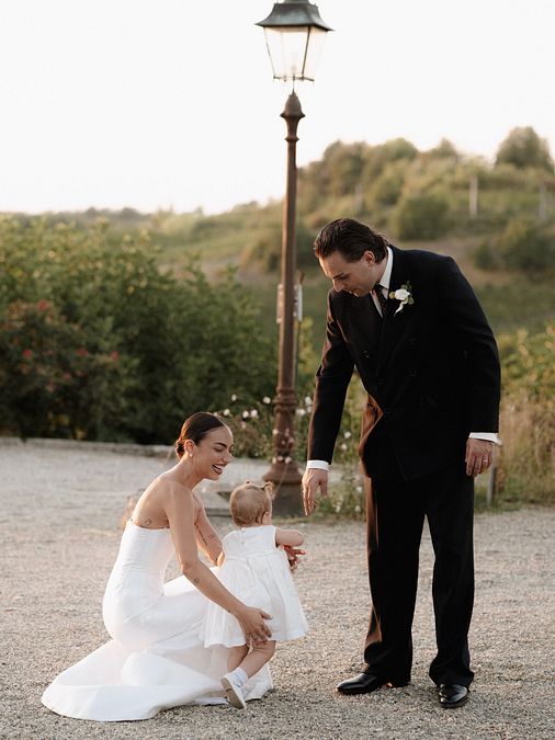 © Instagram  | Ernia e Valentina Cabassi sposi, lei pubblica l’album delle nozze: dal bacio alla piccola Sveva