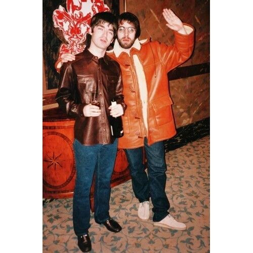 © Littleton Auctions  |  Scarpe slip-on in pelle, appartenute a Noel Gallagher 