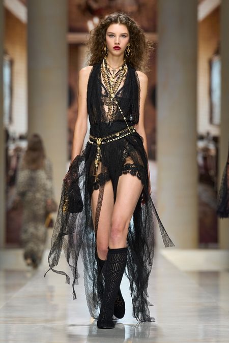 © Ufficio stampa  | "Stravaganza Siciliana": Dolce&Gabbana collezione donna primavera estate 2027 (courtesy of Dolce&Gabbana)