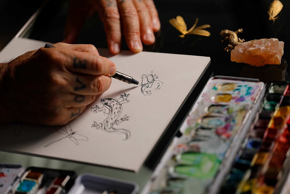 © Ufficio stampa  | Milano Fashion Week, la serie speciale di gioielli realizzati da Giovanni Raspini presentati durante la sfilata di Antonio Marras primavera estate 2027: alcune delle creazioni in passerella e le fasi della loro lavorazione