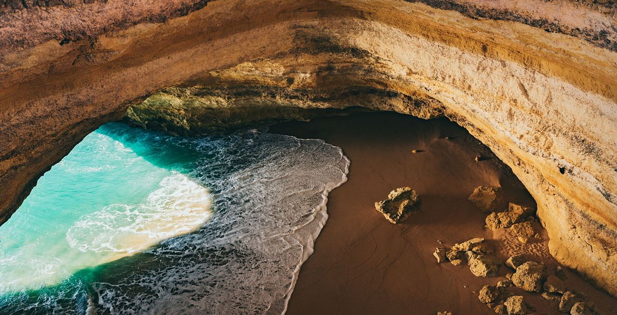 © Istockphoto  | Benagil Cave, Algarve, Portogallo
