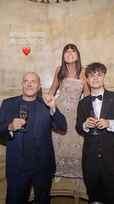 © Instagram  | Max Pezzali con il figlio Hilo e la moglie Debora Pelamatti