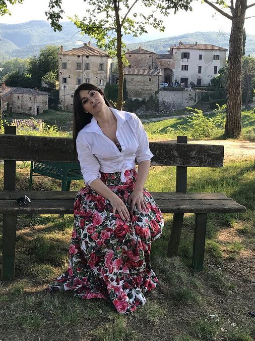 © Instagram  | Monica Bellucci e le figlie, dalla Fashion Week al Castello di Sorci: guarda le foto
