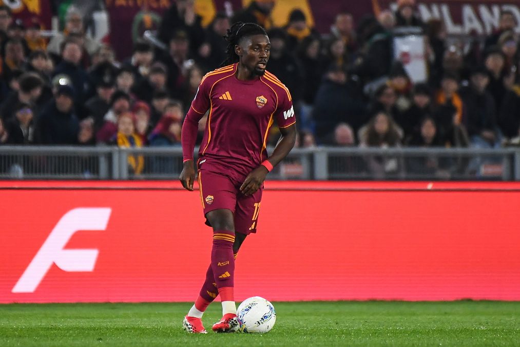 © Getty Images  |  ROMA – Malen è rimasto a Trigoria a curarsi e punta il Como, anche Dybala  è rimasto a Roma, “saltando” l’addio di Messi. Gasperini ha visto partire 11 giocatori: Rodrigo Mora con l’Under 21 del Portogallo è stato il più impegnato (225’, un gol e un assist), poi Ndicka con la Costa d’Avorio (187 minuti). 