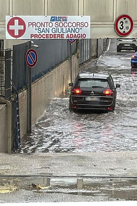 © Ansa  | Maltempo a Napoli