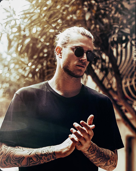 © Instagram @loriskarius 