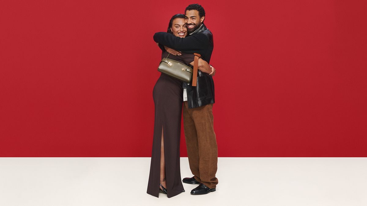 © Ufficio stampa  | "The Joy of Loving", gli scatti della campagna moda Ferragamo Holiday 2026: la modella e attivista Paloma Elsesser insieme al fratello, il modello e musicista Sage (creative director: Maximilian Davis, photographer: Ilya Lipkin)