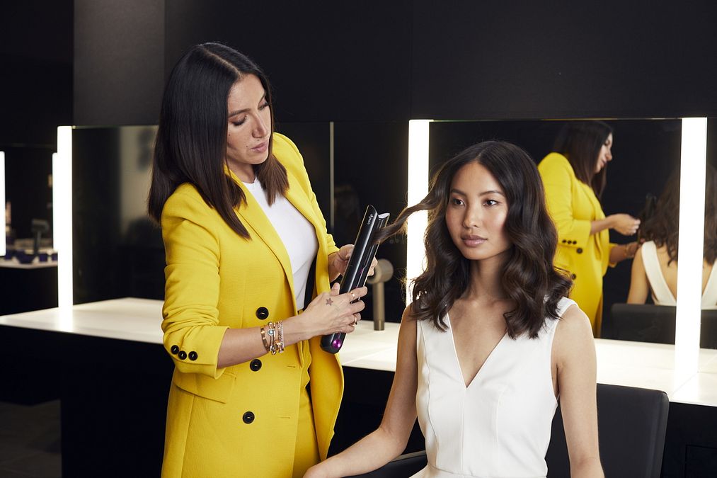   | Adatto a diverse tipologie di capelli, la piastra Dyson è dotata della tecnologia del controllo intelligente del calore.