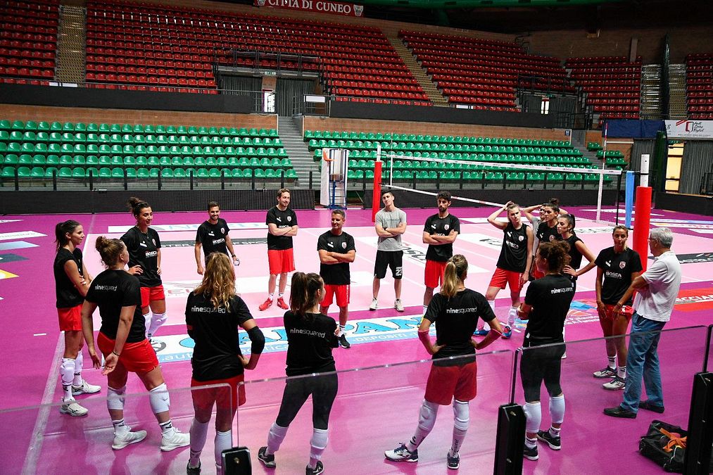 © Cuneo Granda Volley  | Foto di squadra per la Bosca S.Bernardo Cuneo.