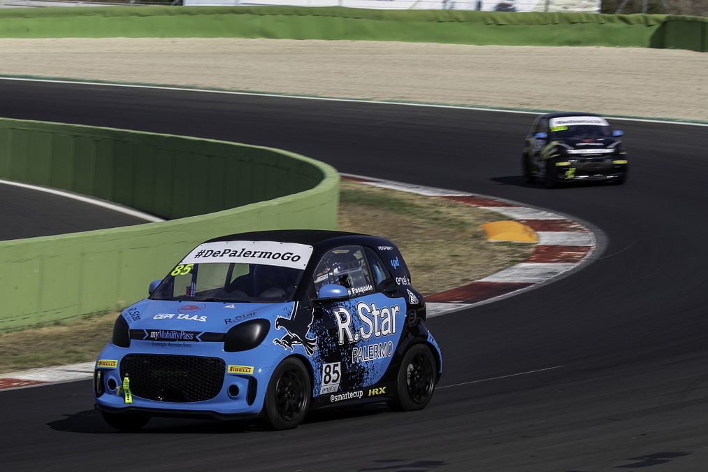   | C’è la RStar Palermo con il suo pilota, Giuseppe De Pasquale, in testa alle qualifiche del secondo weekend di smart EQ fortwo e-cup a Vallelunga. 