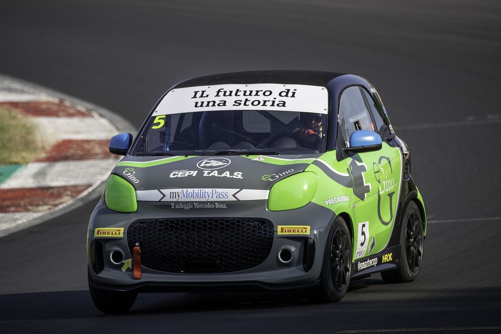   | C’è la RStar Palermo con il suo pilota, Giuseppe De Pasquale, in testa alle qualifiche del secondo weekend di smart EQ fortwo e-cup a Vallelunga. 