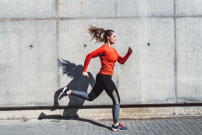   |  Corsa: alla velocità di 13 Km all’ora (intensa) brucia circa 1000 calorie all’ora. A ritmo moderato (8 km/h) il dispendio è di circa 750 calorie all’ora. 