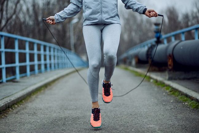   |  Corsa: alla velocità di 13 Km all’ora (intensa) brucia circa 1000 calorie all’ora. A ritmo moderato (8 km/h) il dispendio è di circa 750 calorie all’ora. 
