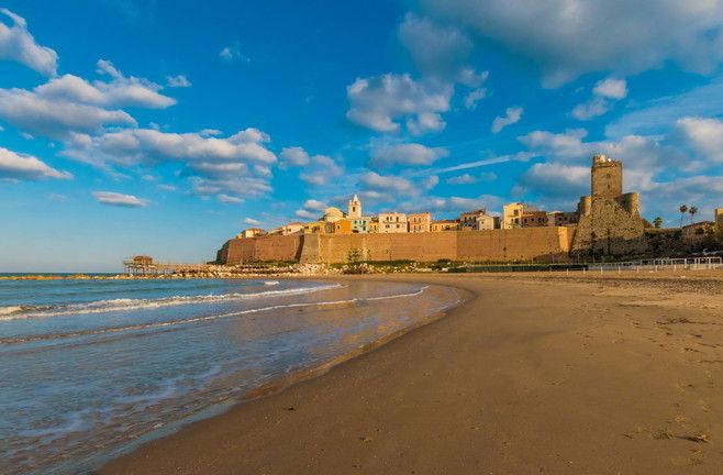 © Istockphoto  | Il Borgo Vecchio di Termoli è una incantevole terrazza sul mare 