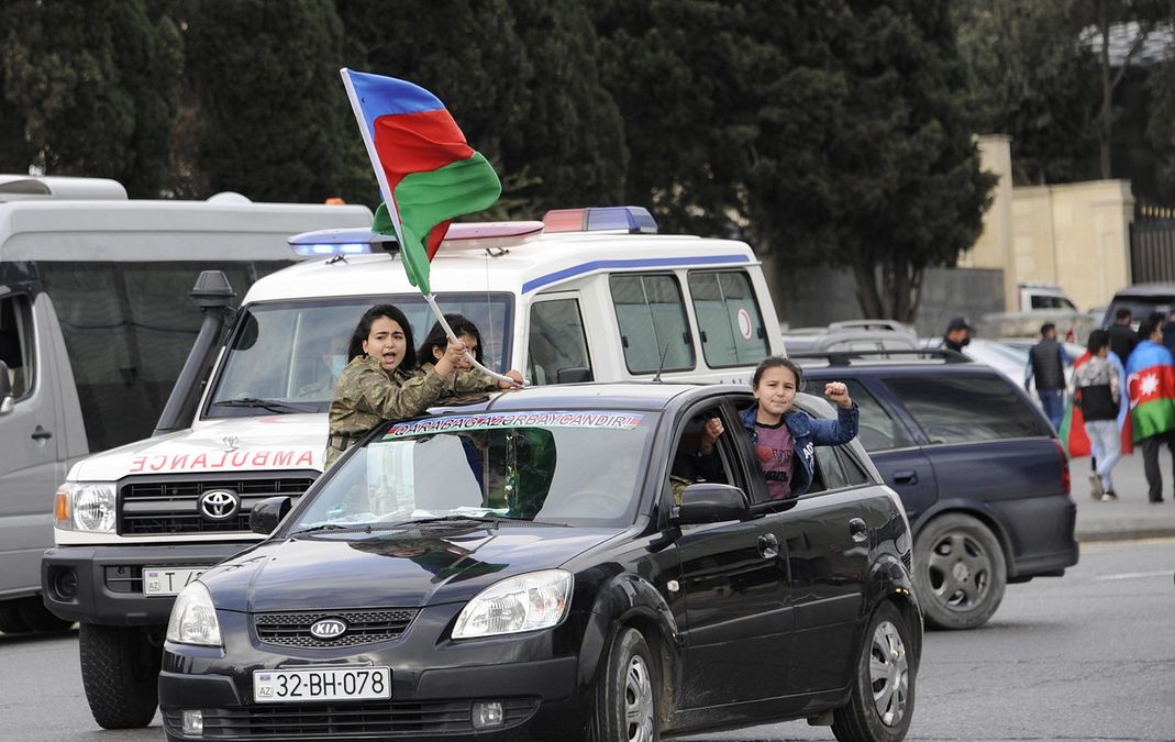 © Ansa  |  Festa per le strade di Baku