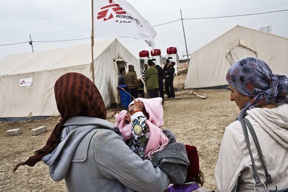 © medici senza frontiere  | Febbraio 2011: MSF fornisce scorte di forniture mediche di emergenza ai centri sanitari vicino alconfine del Libano con la Siri