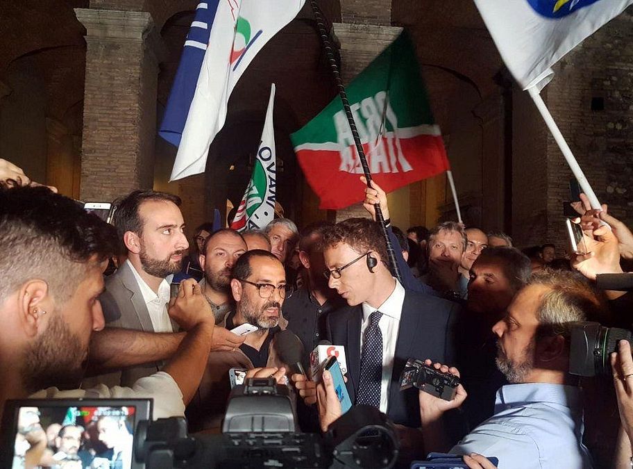 © ansa  | Luigi De Mossi è il nuovo sindaco di Siena. Ha preso il 50,80% dei voti con il sostegno dei partiti del Centrodestra