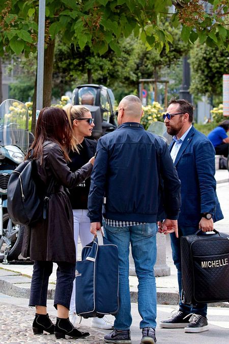 © ipa  | MADRE E FIGLIA CON LE RISPETTIVE GUARDIE DEL CORPO