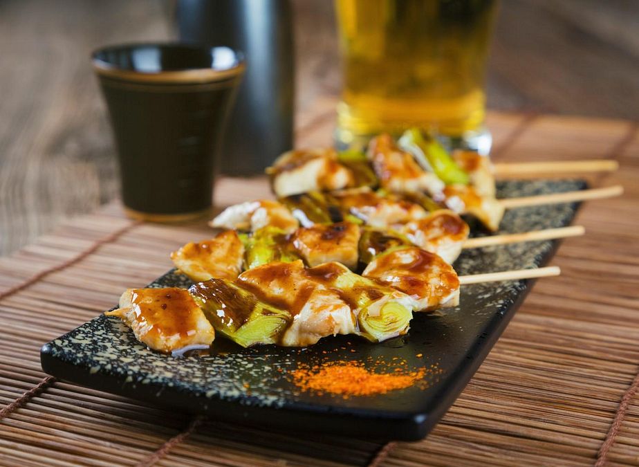 © istockphoto  | ARIETE - yakitori di pollo