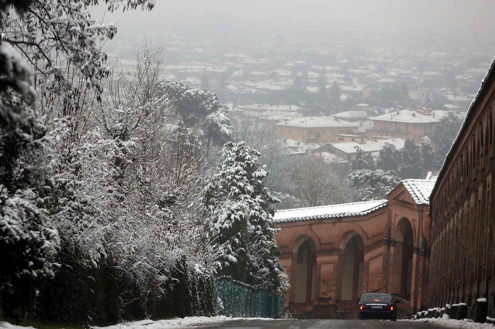 © ansa  | Bologna e i colli imbiancati