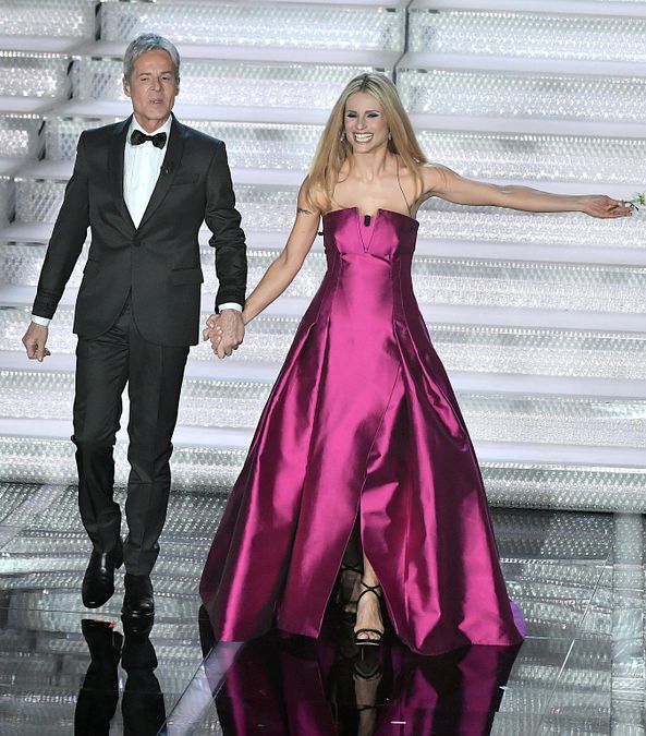 © ansa  | Michelle Hunziker e Claudio Baglioni aprono la seconda serata di Sanremo 2018