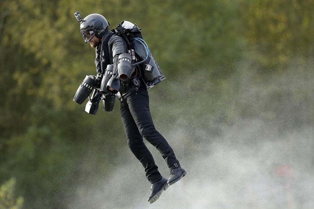 © ufficio-stampa  | Richard Browning è volato nel libro dei record per la velocità più elevata con una tuta con motore a reazione controllata dal corpo. L'Iron man umano ha raggiunto una velocità di 51,53 km/h