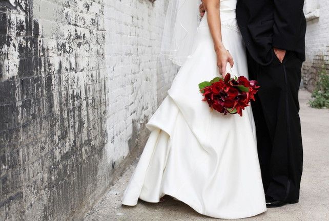 © istockphoto  | Il bouquet completa il look della sposa e può servire per dare un tocco di colore