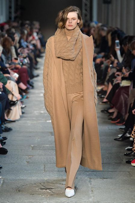© ansa  | Max Mara: le spalle dei cappoti sono importanti, ma morbide.