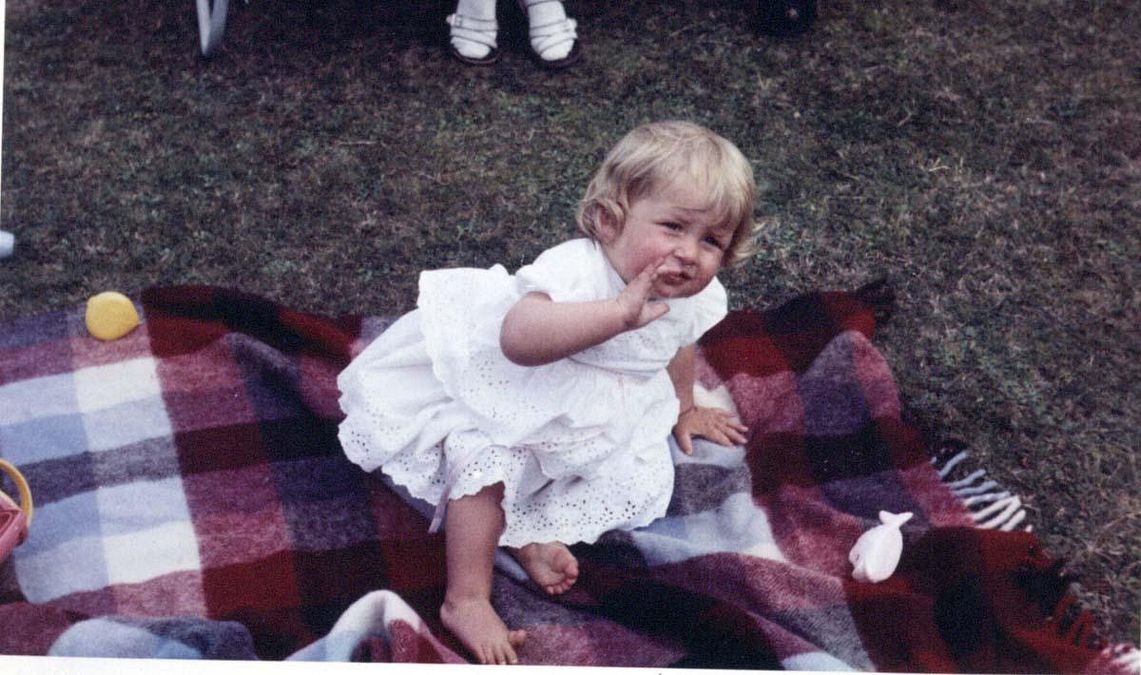 © ipa  | Diana nacque nel tardo pomeriggio del 1º luglio 1961 a Sandringham, nel Norfolk, quarta dei cinque figli del Visconte e della Viscontessa Althorp (nata Frances Roche, poi Shand Kydd).