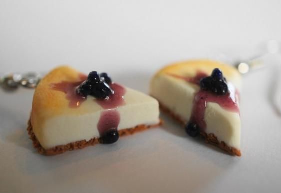 © ufficio-stampa  | Orecchini cheesecake: delle fettine di cheesecake molto invitanti, vien voglia di mangiarle più che indossarle.