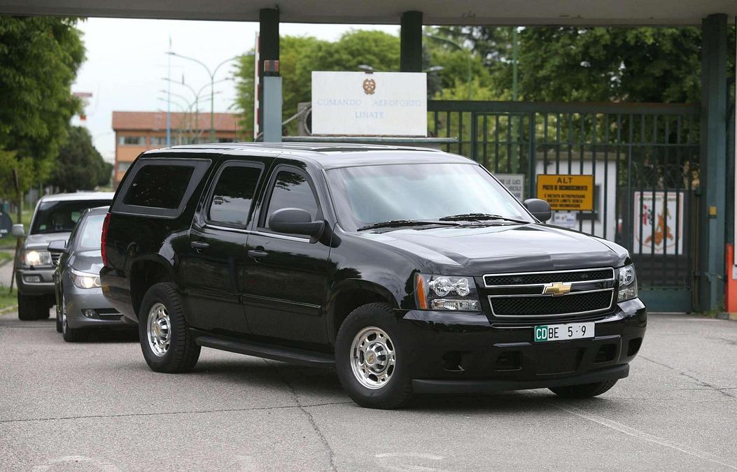 © ansa  | L'ex presidente degli Stati Uniti, Barack Obama, al suo arrivo all'aeroporto militare di Linate, a Milano