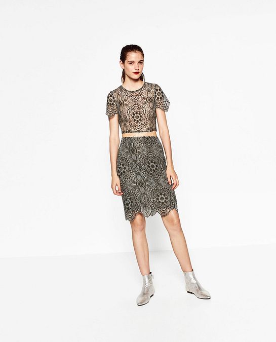 © web  | Look per Capodanno: crop top e gonna in pizzo