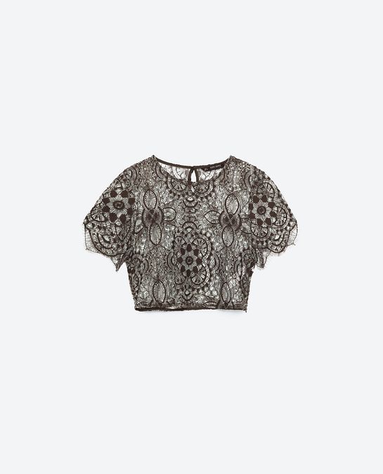 © web  | Look per Capodanno: crop top e gonna in pizzo
