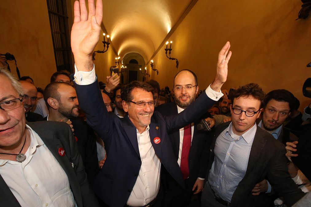 © ansa  | Bologna, Virginio Merola festeggia la conferma a primo cittadino