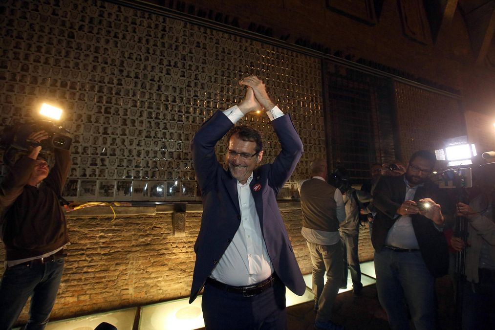 © ansa  | Bologna, Virginio Merola festeggia la conferma a primo cittadino