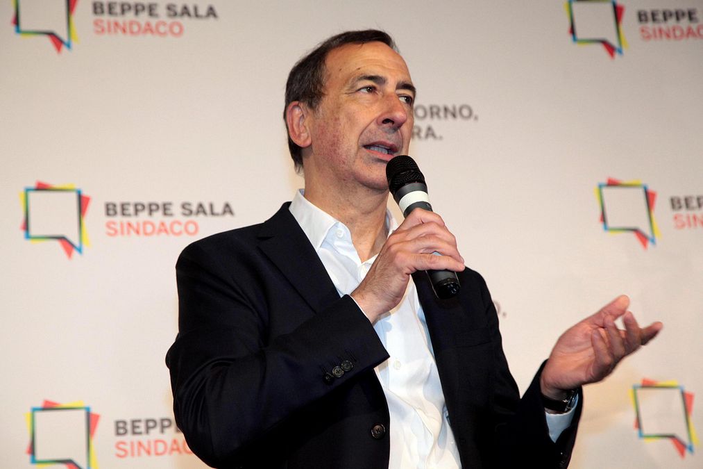 © ansa  | Bologna, Virginio Merola festeggia la conferma a primo cittadino