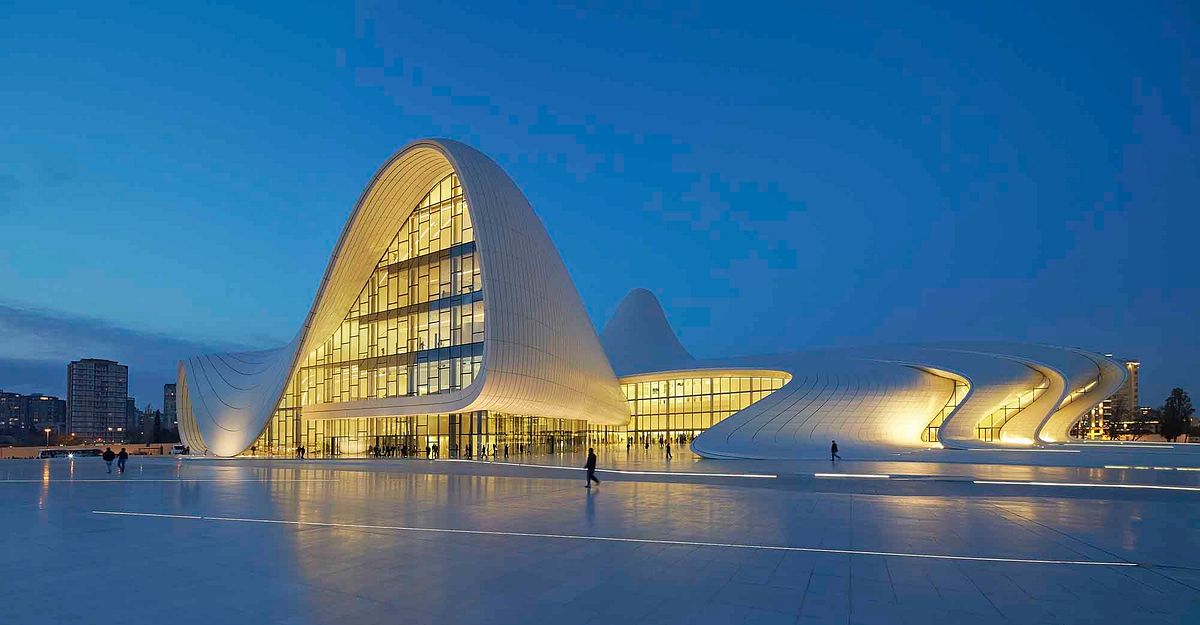 © iberpress  | Come ogni anno la Royal Institute of British Architects (RIBA) ha selezionato la shortlist degli edifici più belli del mondo. Trenta candidati al premio di miglior costruzione al mondo che sarà selezionato a dicembre 2016. Venti le nazioni "candidate" a uno dei massimi riconoscimenti mondiali dell'architettura. Cominciamo con Il Centre Aliyev Heydar a Baku, Azerbaijan, progettato da Zaha Hadid (scomparsa recentemente) FOTO©Riba/IBERPRESS