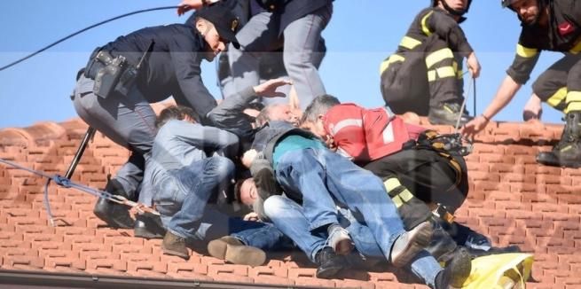 © polizia  | 
      
   
   