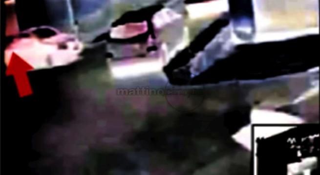 © mattino-5  | Si scorge una sagoma sul sedile posteriore