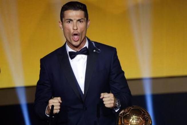 © dal-web  | 12 gennaio - Cristiano Ronaldo vince il suo terzo Pallone d'Oro (secondo in fila) e dal palco della Kongresshaus di Zurigo si lascia andare ad un urlo liberatorio in stile Tarzan