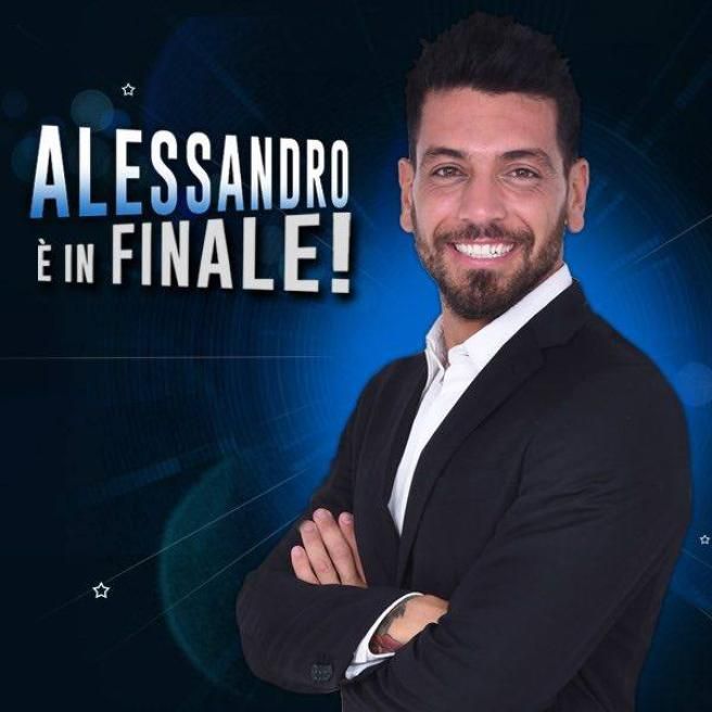 © sito-ufficiale  | Simone Nicastri è stato il primo finalista. Studente di matematica di Verbania, 25 anni, Simone è stato il "calcolatore" con il cuore. Un po' nerd, amante dei supereroi e degli scherzi, ha gareggiato in coppia con Rebecca. Perspicacia e strategie gli hanno consentito di svelare i segreti degli inquilini