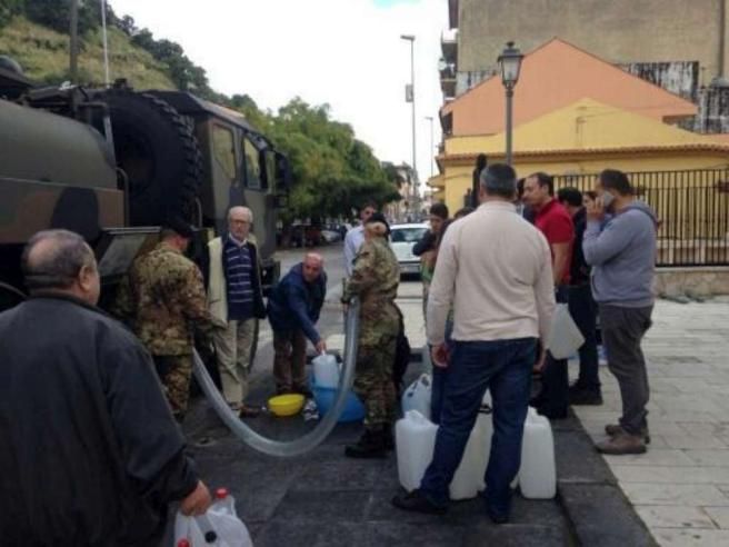 © ansa  | Esercito al lavoro per fronteggiare la nuova emergenza idrica a Messina